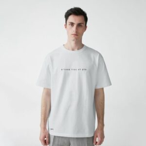 חולצה אוברסייז לבנה - חלק לא נפרד מאחרים